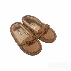 Minnetonka Girls Classic Slippers Shoes 1